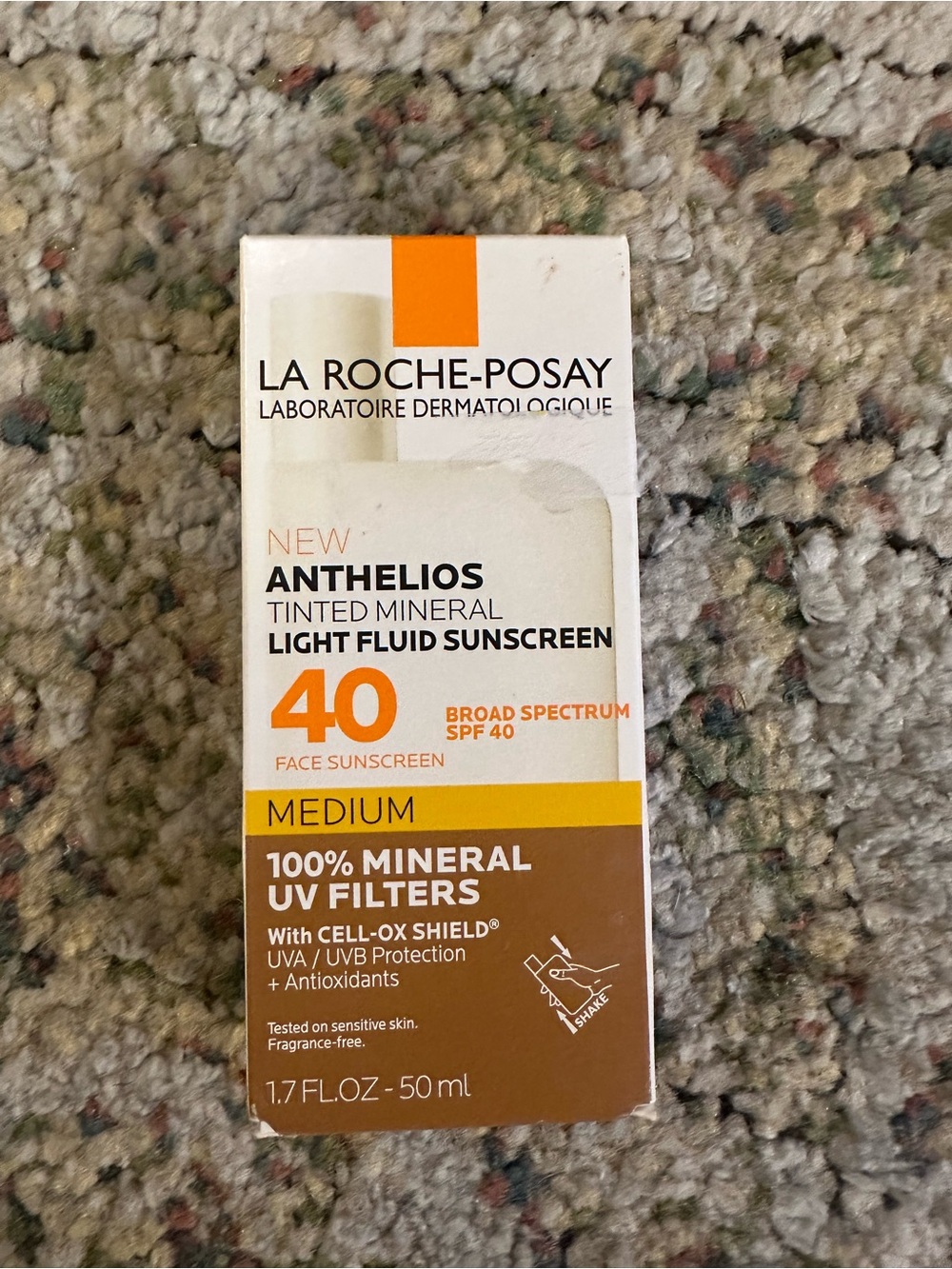 La Roche-Posay Anthelios Tinted Mineral SPF 40 - Medium